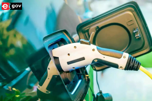 Government unveils Rs 500 crore scheme to boost E-Mobility
